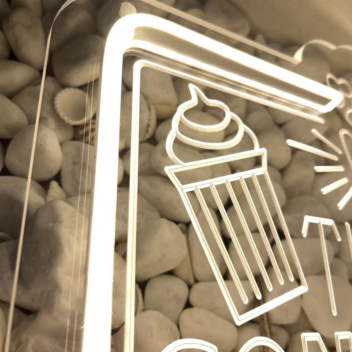 Insegna al Neon per Cinema, Ba - Home Cinema Food recensione e prezzo